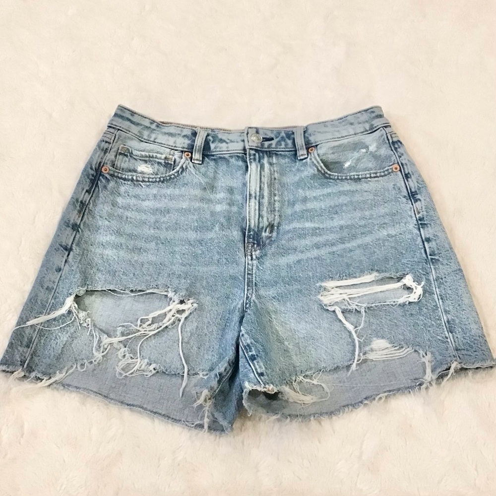 American Eagle 8 Baggy Mom Denim Shorts High Rise Distressed Cotton Tiny Stain